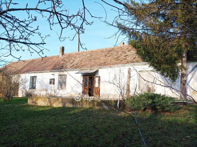 Eladó családi ház, Sümegen 19.9 M Ft, 3 szobás