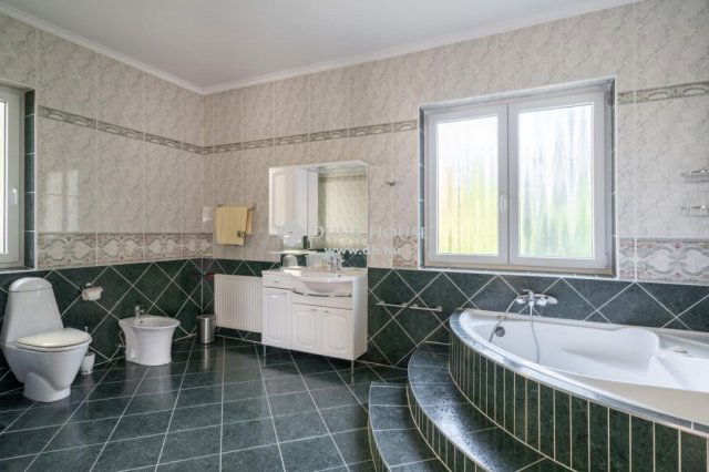 Eladó családi ház, Budapesten, II. kerületben 365.75 M Ft