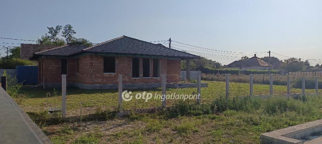 Eladó ikerház, Ráckevén 89.999 M Ft, 5 szobás