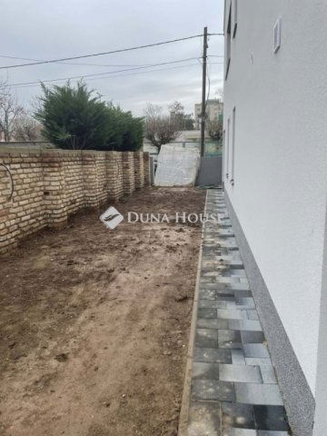 Eladó téglalakás, Pécsett 53.376 M Ft, 2 szobás