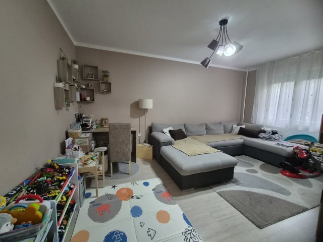 Eladó panellakás, Pécsett, Polgárszőlő utcában 50 M Ft