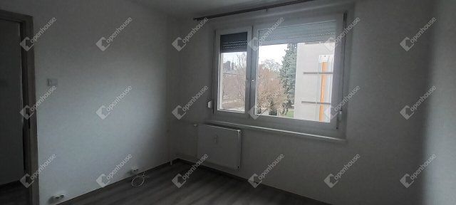 Eladó panellakás, Mosonmagyaróváron 45.5 M Ft, 2 szobás