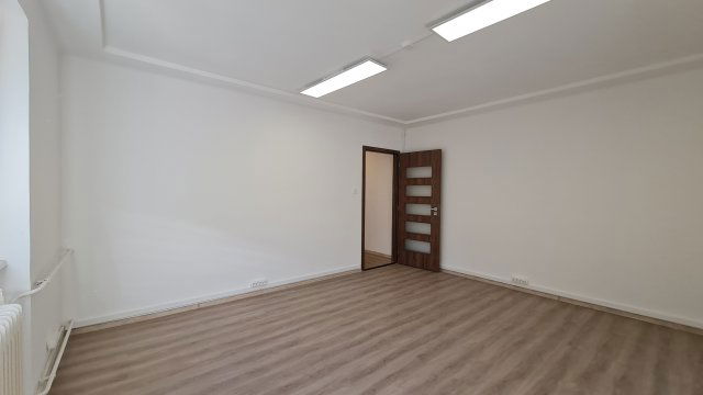 Kiadó iroda, Dunaújvárosban, Szórád Márton úton 120 E Ft / hó