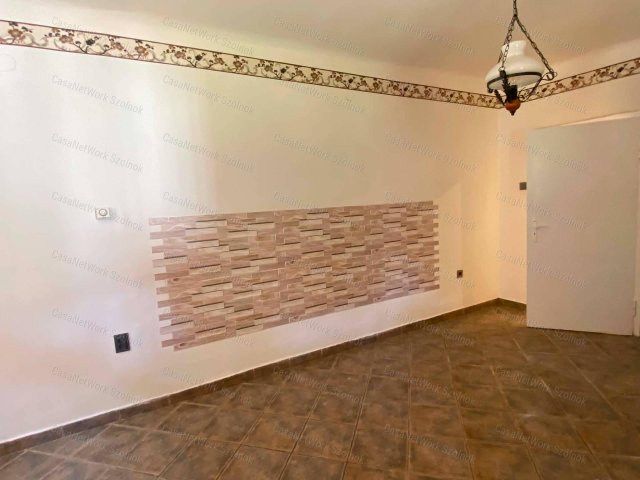 Eladó családi ház, Szolnokon 38.5 M Ft, 2 szobás