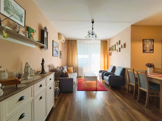 Eladó panellakás, Veszprémben 77 M Ft, 4 szobás