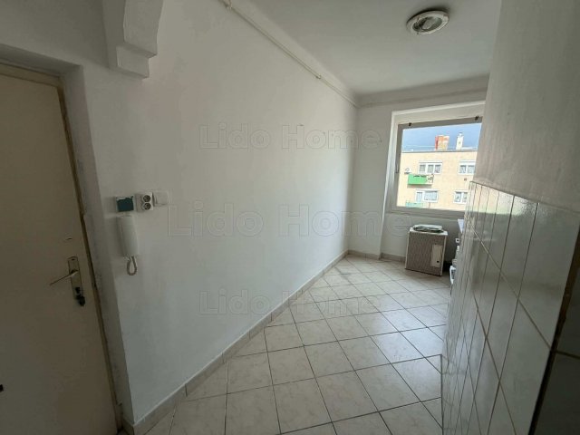 Eladó téglalakás, Várpalotán 42.5 M Ft, 2 szobás