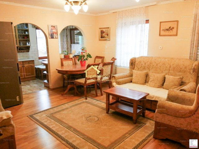 Eladó családi ház, Győrött 198 M Ft, 7 szobás