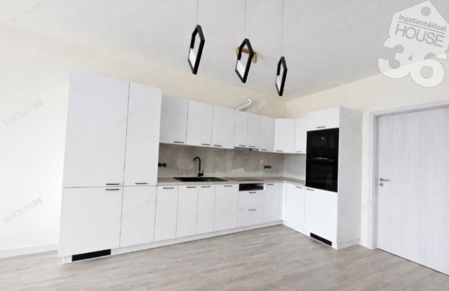 Eladó téglalakás, Kecskeméten 89.99 M Ft, 3 szobás