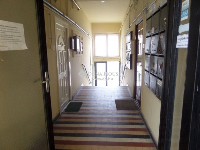 Eladó téglalakás, Pécsett 45 M Ft, 2 szobás