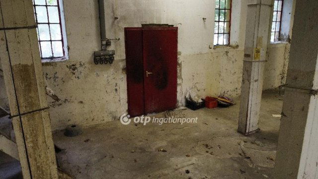 Kiadó ipari ingatlan, Szegeden 500 E Ft / hó