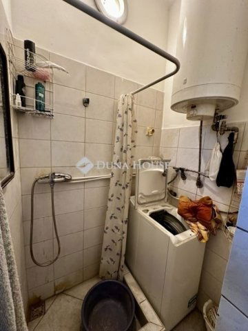 Eladó téglalakás, Komlón 12.7 M Ft, 1 szobás