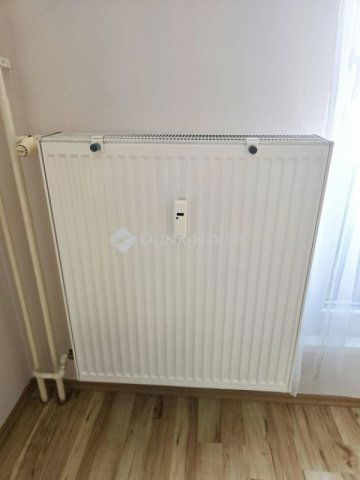 Eladó téglalakás, Pécsett 74.9 M Ft, 3 szobás