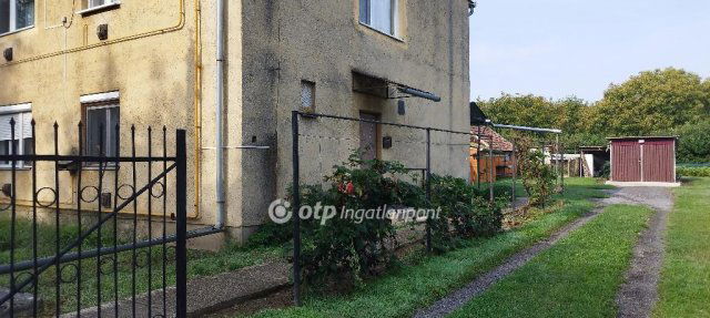 Eladó téglalakás, Fehérgyarmaton 13 M Ft, 2+1 szobás