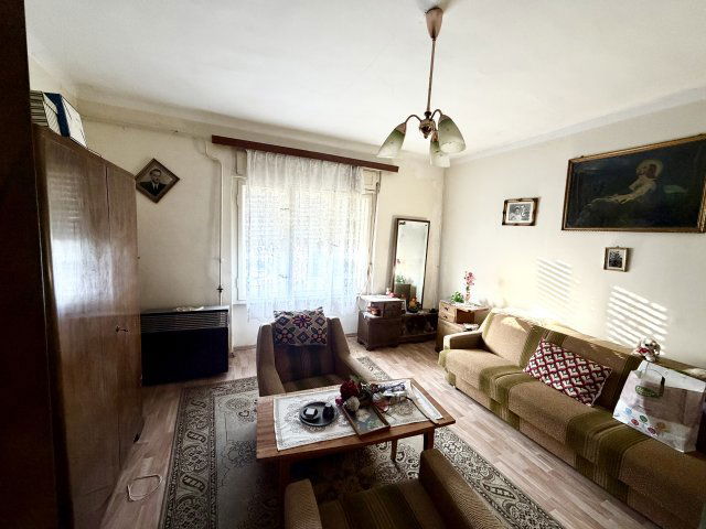 Eladó családi ház, Pécsett 34.99 M Ft, 3+1 szobás