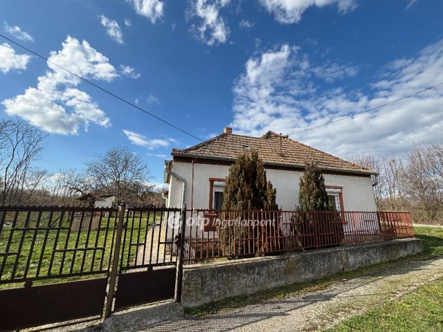 Eladó családi ház, Vanyolán 15 M Ft, 3 szobás