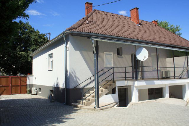 Eladó családi ház, Baján, Vitéz utcában 64.9 M Ft, 3 szobás