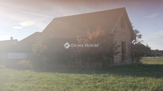 Eladó családi ház, Mátyásdombon 11.99 M Ft, 3+1 szobás