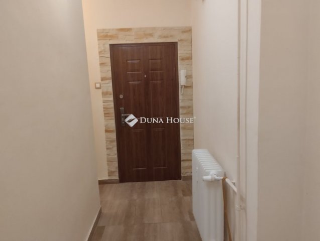 Eladó téglalakás, Pécsett 49.8 M Ft, 2 szobás