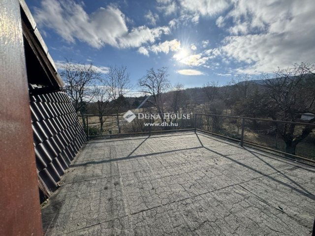 Eladó családi ház, Tahitótfalun 89.9 M Ft, 4+1 szobás