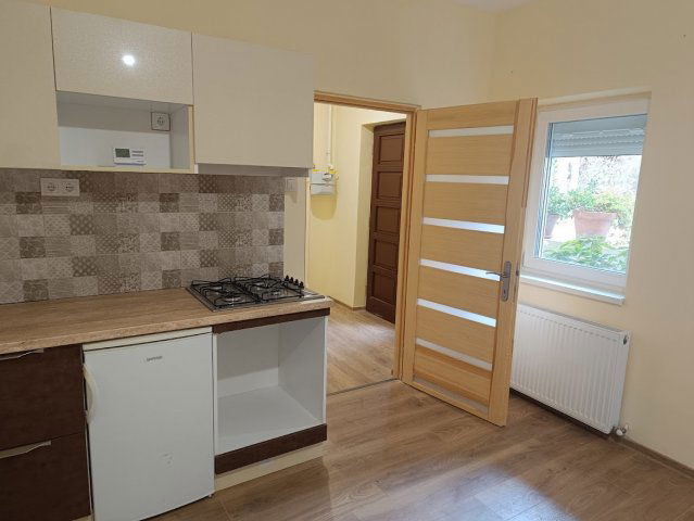 Kiadó téglalakás, albérlet, Egerben 180 E Ft / hó, 3 szobás