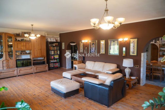 Eladó családi ház, Budapesten, XXII. kerületben, Háros utcában