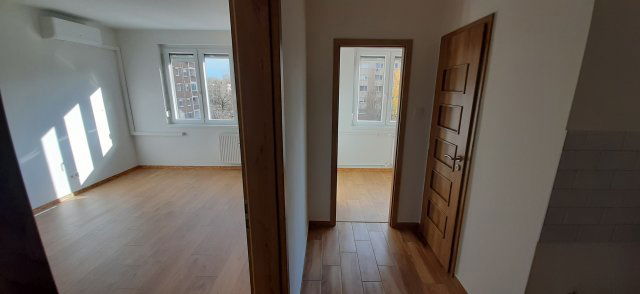 Kiadó panellakás, albérlet, XV. kerületben, Kőrakás parkban