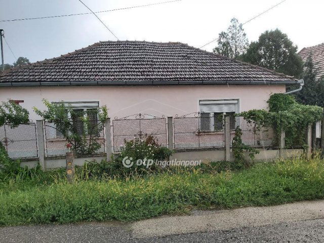 Eladó családi ház, Dobozon 18 M Ft, 2 szobás