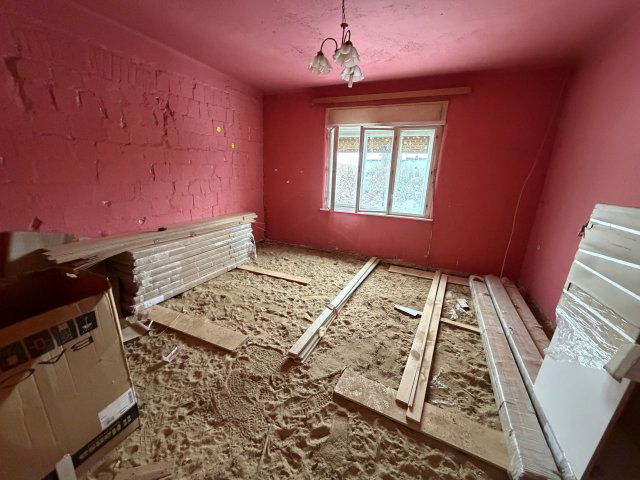 Eladó családi ház, Isaszegen 43 M Ft, 2 szobás