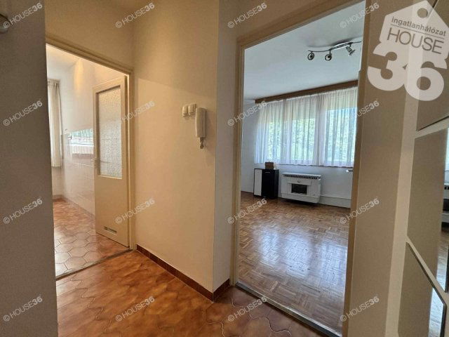 Eladó téglalakás, Kecskeméten 37.2 M Ft, 2 szobás