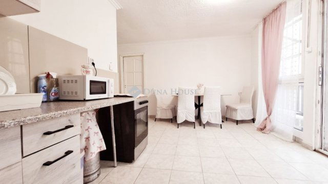 Eladó családi ház, Csörögön 54.5 M Ft, 2 szobás