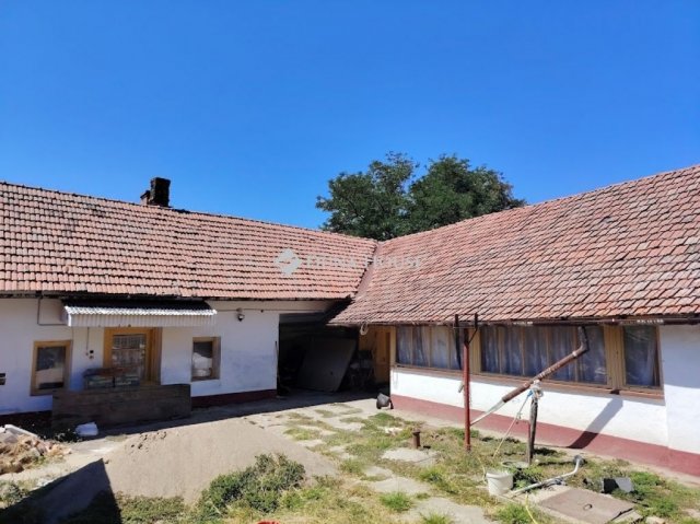 Eladó családi ház, Tótkomlóson 11 M Ft, 2 szobás