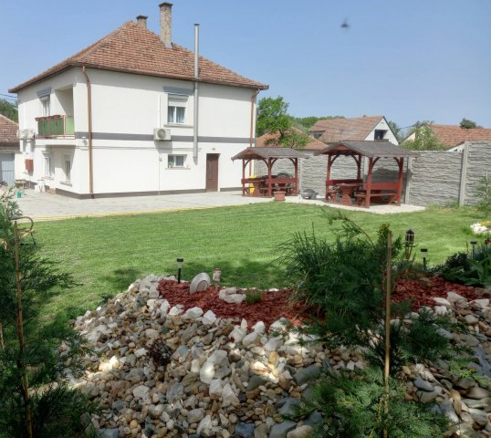 Eladó családi ház, Szegeden 127.5 M Ft, 4 szobás
