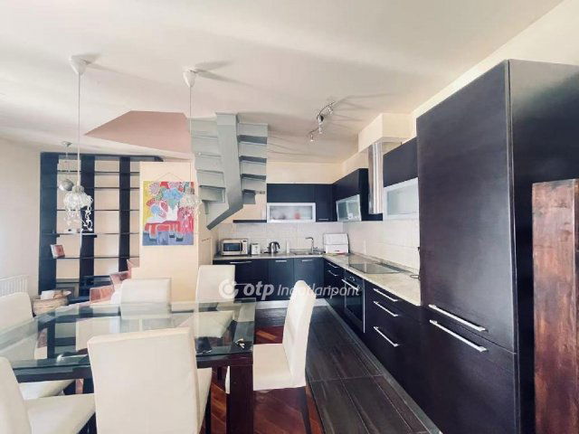 Eladó téglalakás, Budapesten, VI. kerületben 123 M Ft, 2 szobás