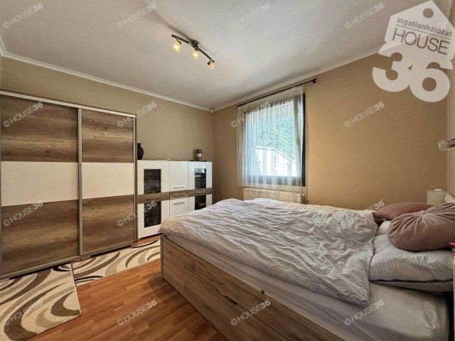Eladó családi ház, Helvécián 84.99 M Ft, 4 szobás