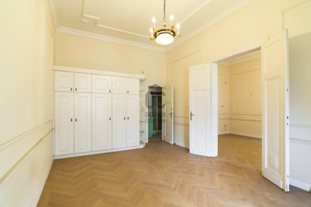 Eladó téglalakás, Budapesten, V. kerületben 499.9 M Ft, 6 szobás