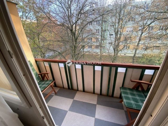 Eladó panellakás, Szegeden 72 M Ft, 3 szobás