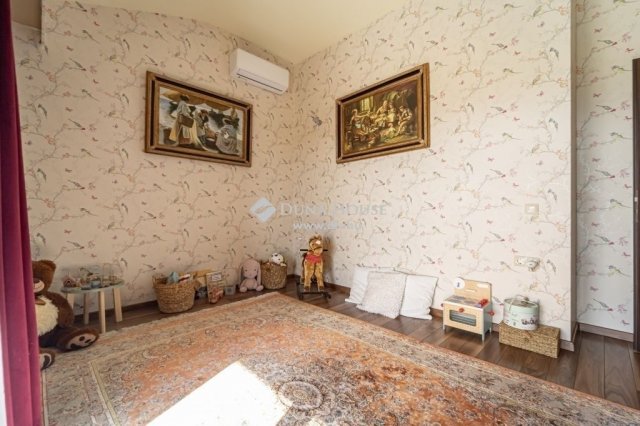 Eladó családi ház, Szentendrén 529.9 M Ft, 6 szobás