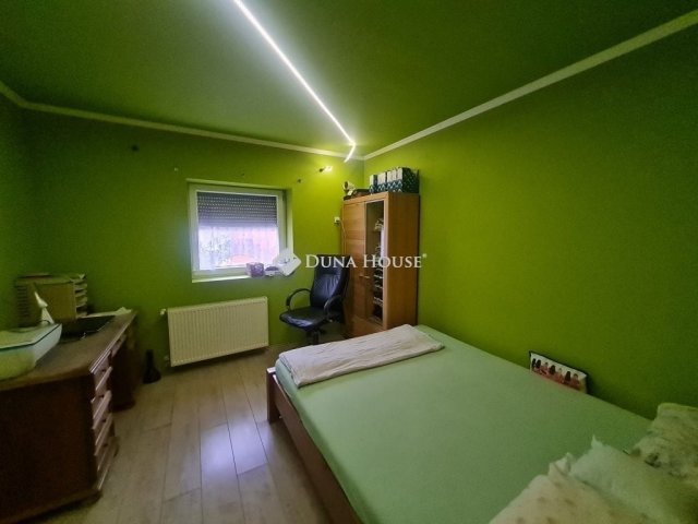 Eladó családi ház, Balatonszabadiban 89.9 M Ft, 5 szobás