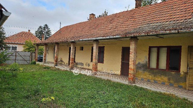 Eladó családi ház, Jászberényben 37.3 M Ft, 3 szobás