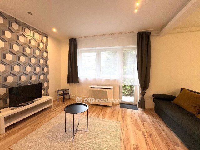 Eladó téglalakás, Miskolcon 26.5 M Ft, 1+1 szobás