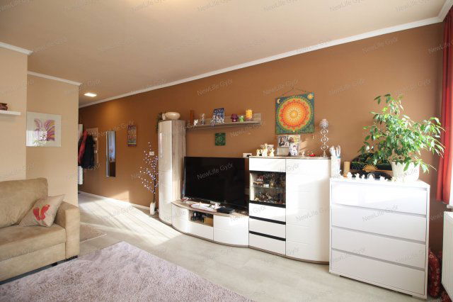 Kiadó téglalakás, albérlet, Győrött, Szent István úton