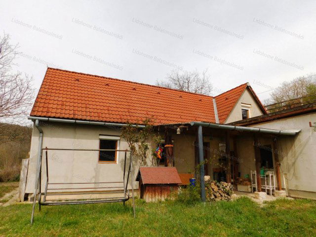 Eladó családi ház, Balatonszőlősön 82 M Ft, 10 szobás