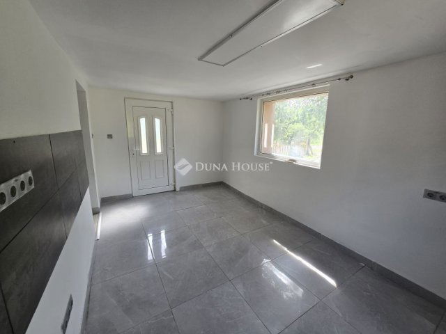Eladó családi ház, Enyingen 15.8 M Ft, 3 szobás