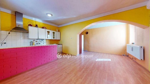 Eladó családi ház, Tiszaújvárosban 29.999 M Ft, 2 szobás