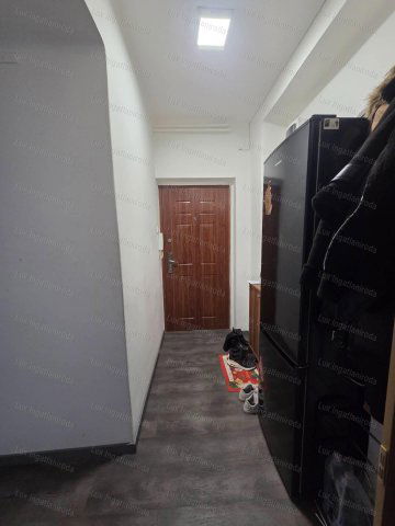 Eladó téglalakás, Oroszlányban 26 M Ft, 1 szobás