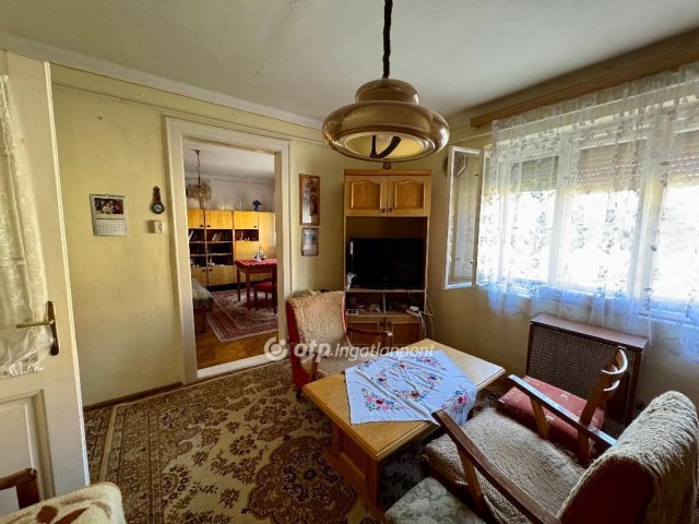 Eladó családi ház, Szegeden 63 M Ft, 2 szobás