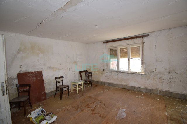 Eladó családi ház, Pápateszéren 9.5 M Ft, 3 szobás
