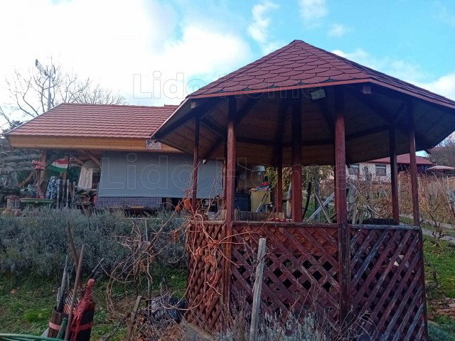 Eladó nyaraló, Balatonfüreden 107 M Ft, 2 szobás