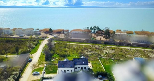 Eladó ikerház, Balatonakaliban 129 M Ft, 4 szobás