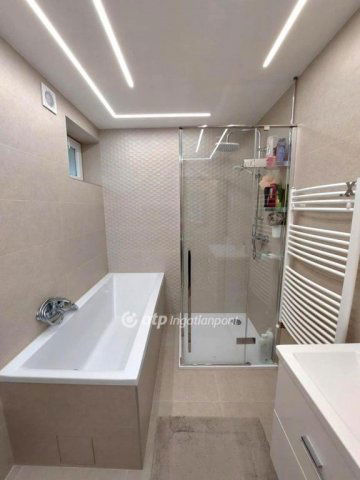 Eladó családi ház, Szentendrén 159.9 M Ft, 4+1 szobás